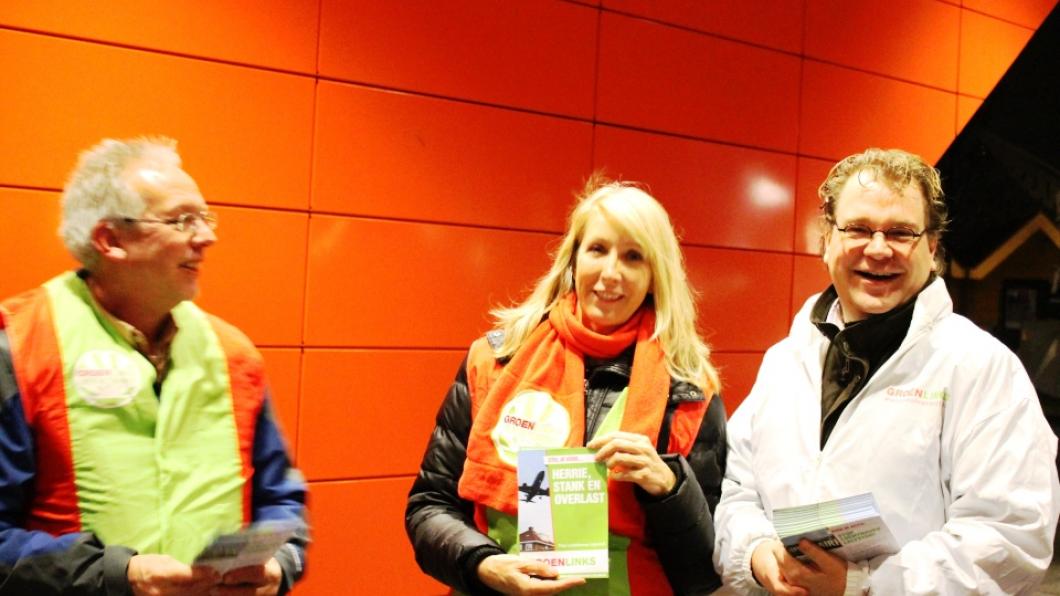 Tweede Kamerlid Liesbeth van Tongeren en fractievoorzitter Paul Vermast in actie tegen de Luchthaven Lelystad Tweede Kamerlid Liesbeth van Tongeren en fractievoorzitter Paul Vermast in actie tegen de Luchthaven Lelystad